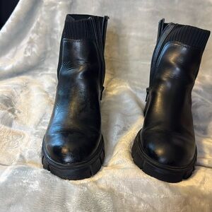 Universal thread boots. Very nice condition.
